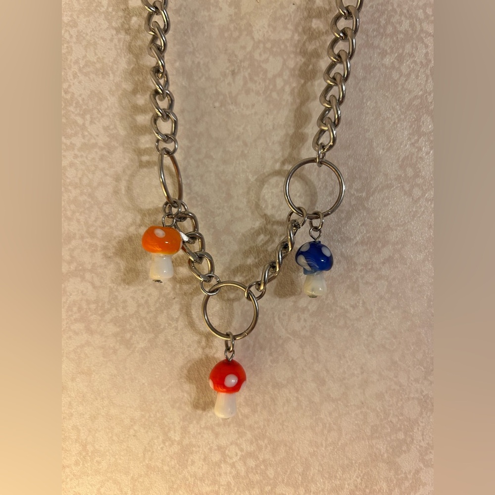 Hot Topic Chunky Mushroom O-Ring Chain Choker - Picture 2 of 4